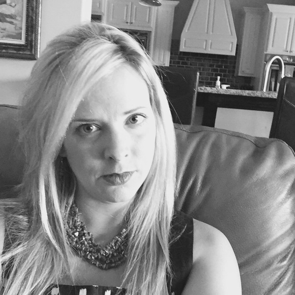 Meet your posher - Picture 4 of 5